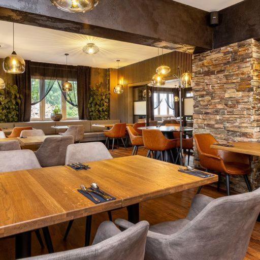 Garden Restaurant & Pension Пардубице Екстериор снимка