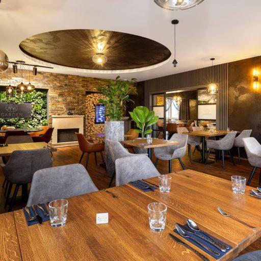 Garden Restaurant & Pension Пардубице Екстериор снимка