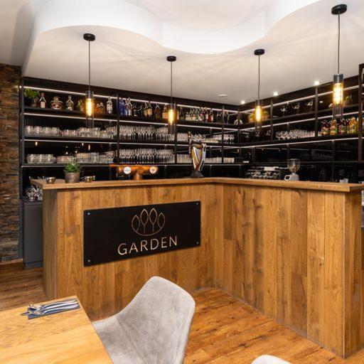 Garden Restaurant & Pension Пардубице Екстериор снимка